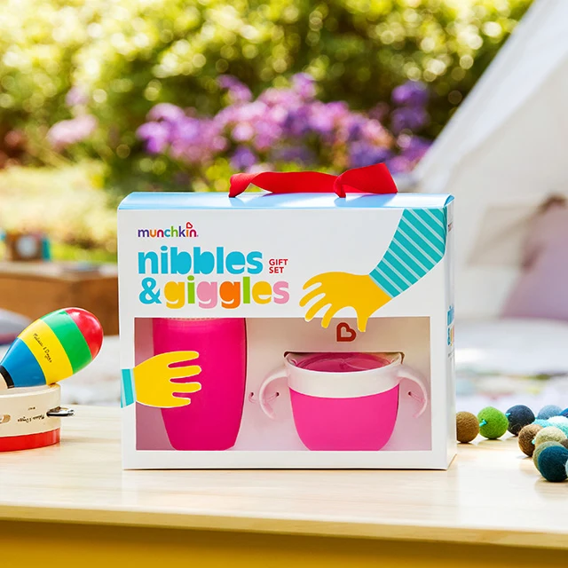 Conjunto de Presente Nibbles & Giggles com Snack Catcher e Copo Miracle